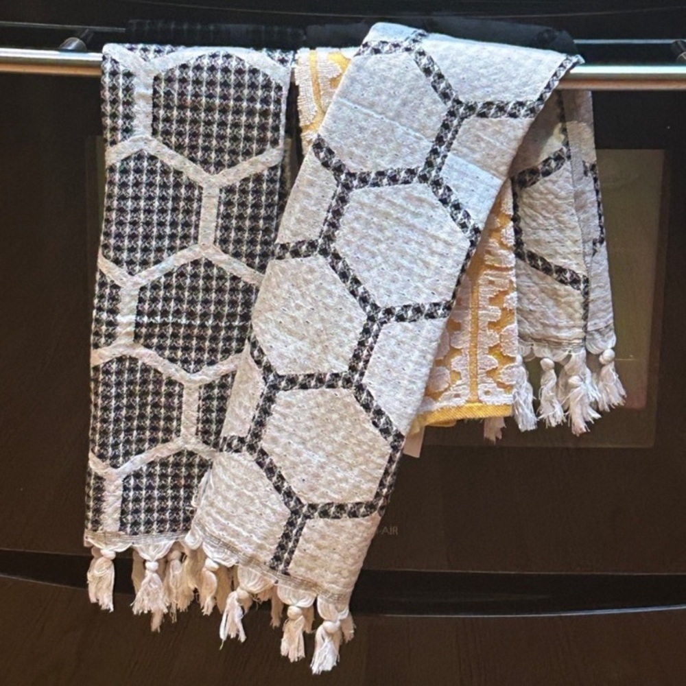 Modern Hand Towel Waffle Weave Black White Honeycomb Kitch Minimalist Max NEW - Picture 7 of 7
